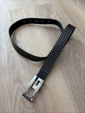 GUESS Italian Full Grain Leather Studded Belt - Size S minimalist logo black